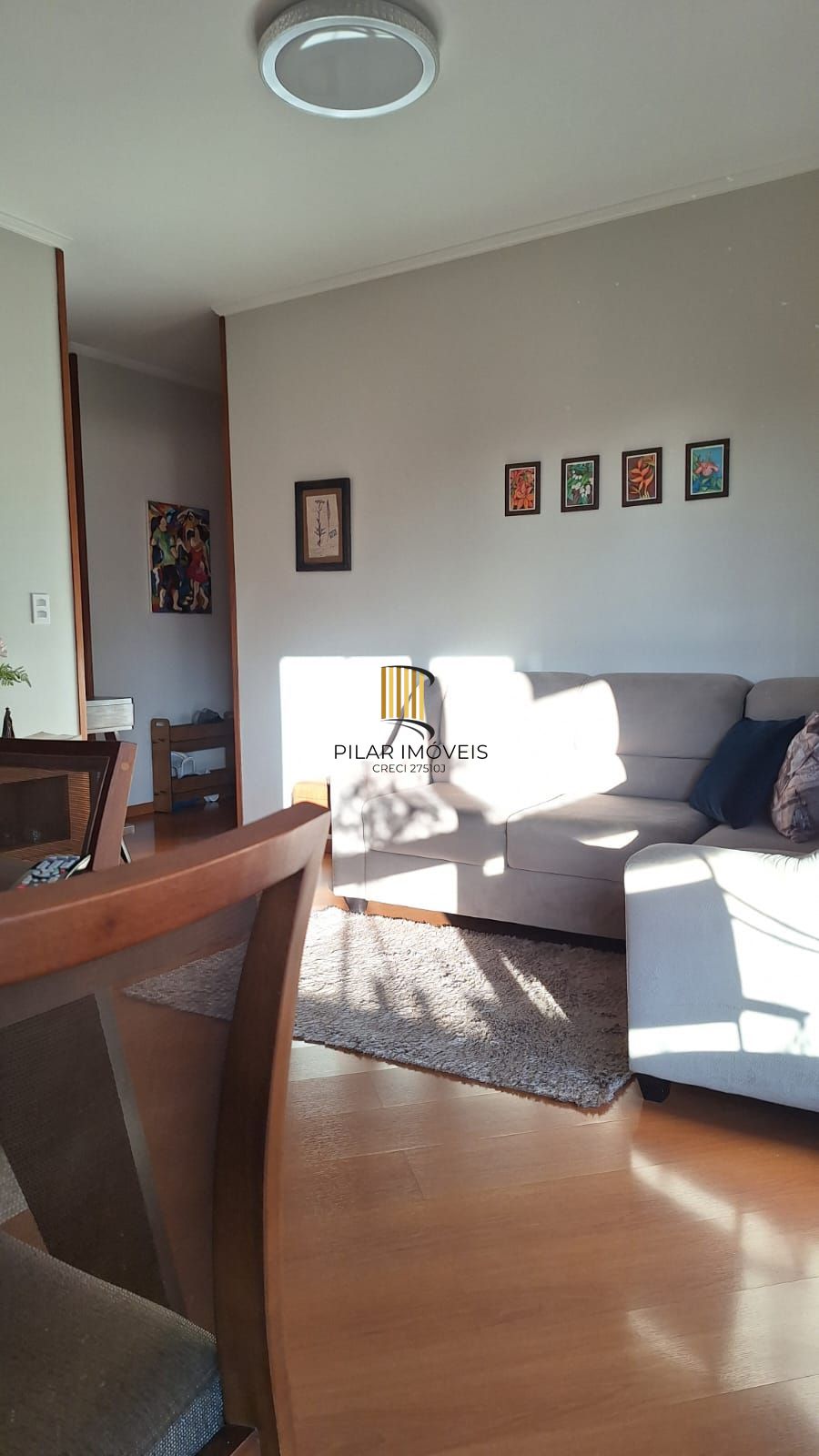 Apartamento de 2 domitórios, com varanda, churrasqueira, 2 vagas.
