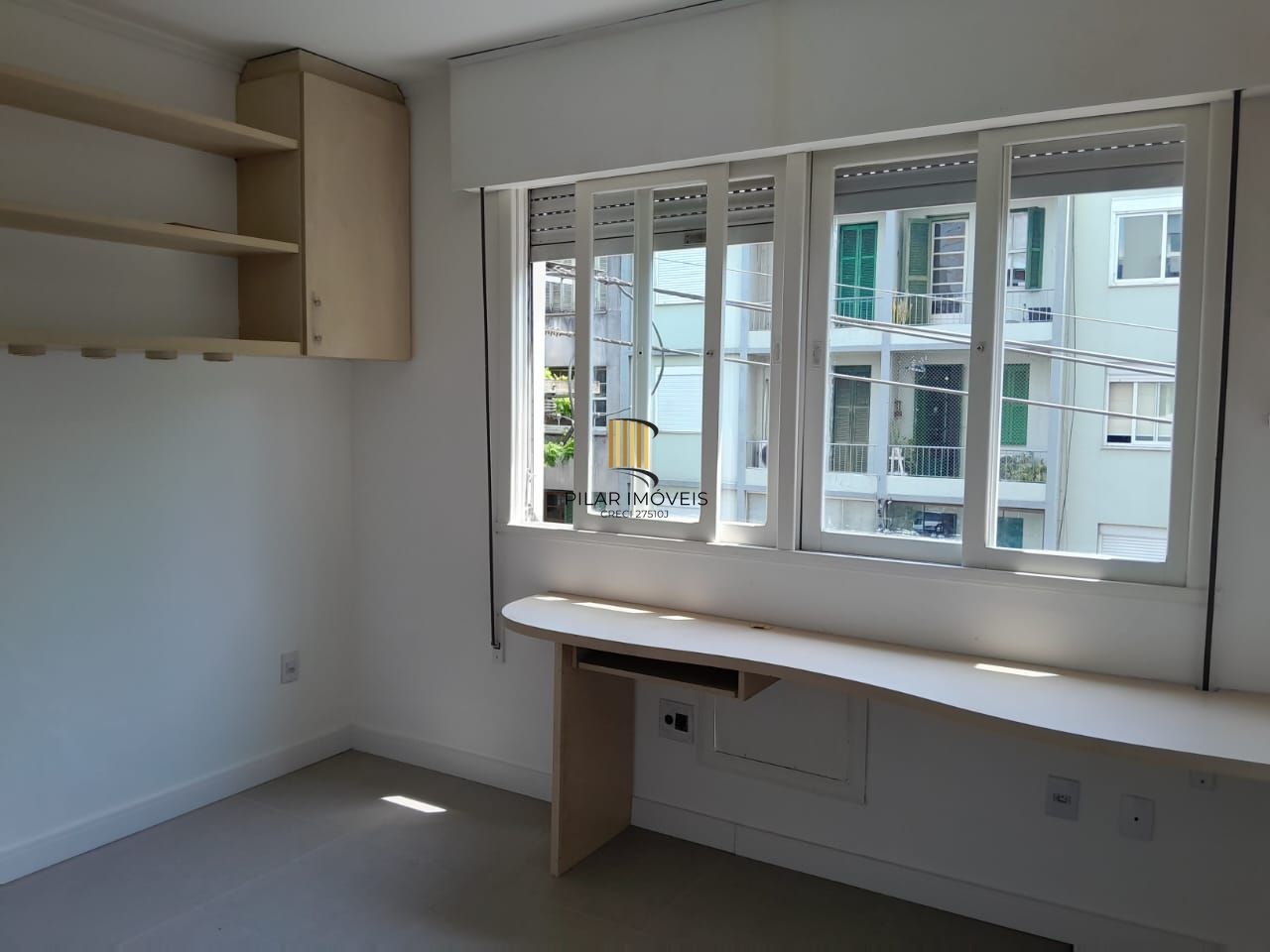 apartamento à venda no Edifício Caravellas, localizado na Rua Dr. Timóteo, no bairro Moinhos de Vento