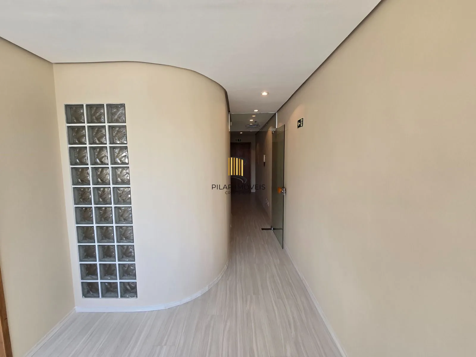 Conj/sala coml.48,09 m2 priv.rua Fabricio Pilar,Mont'Serrat.R$162 mil