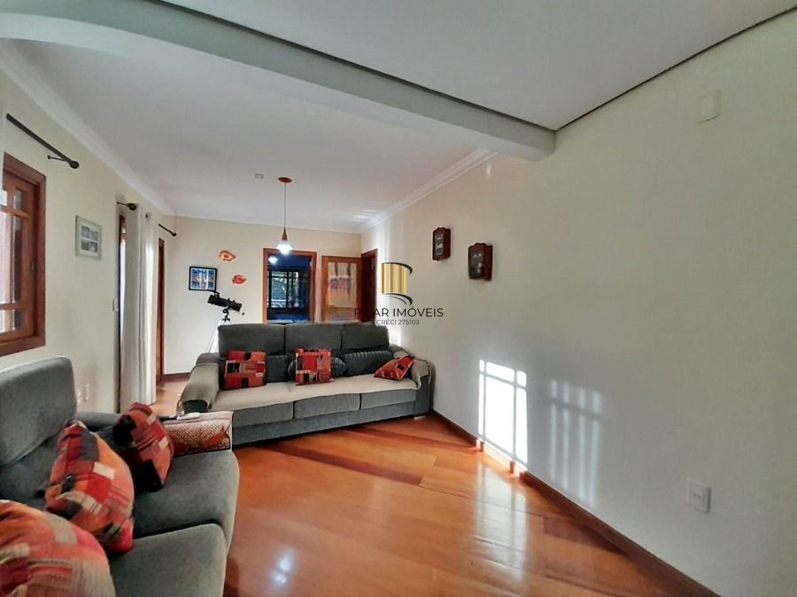Casa 5 dormitórios no bairro Vila Nova