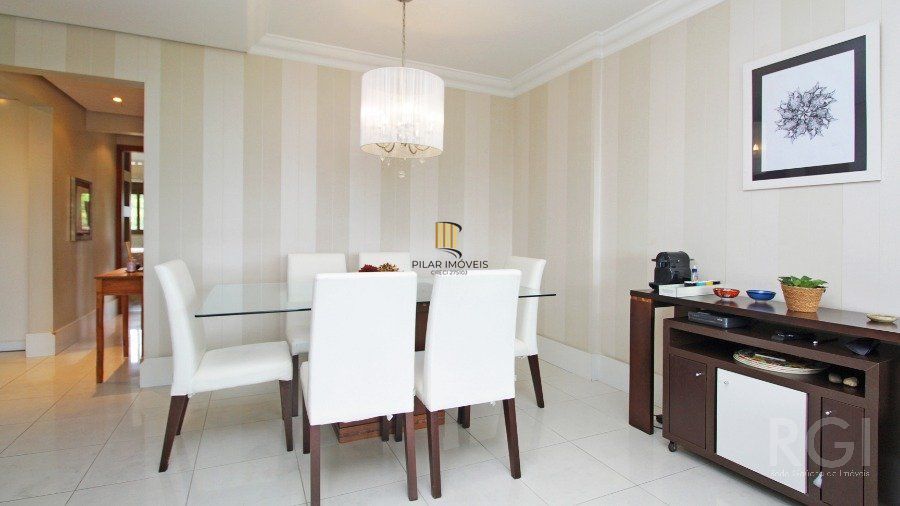 Apartamento para Venda  -  2 dormitórios,  1 suite,  andar alto,  LAREIRA, CHURRASQUEIRA 2 vagas - Petrópolis