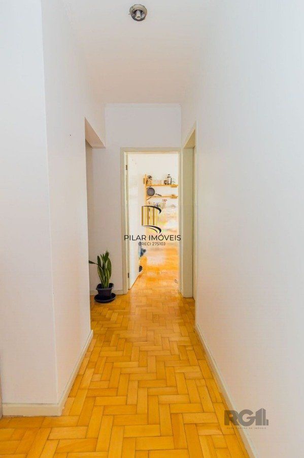Ampla apartamento 3 dormitorios,living 2 ambientes na Cidade Baixa, com 2 garagem,