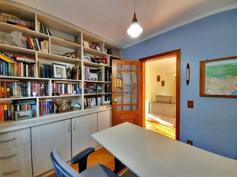 Casa 5 dormitórios no bairro Vila Nova
