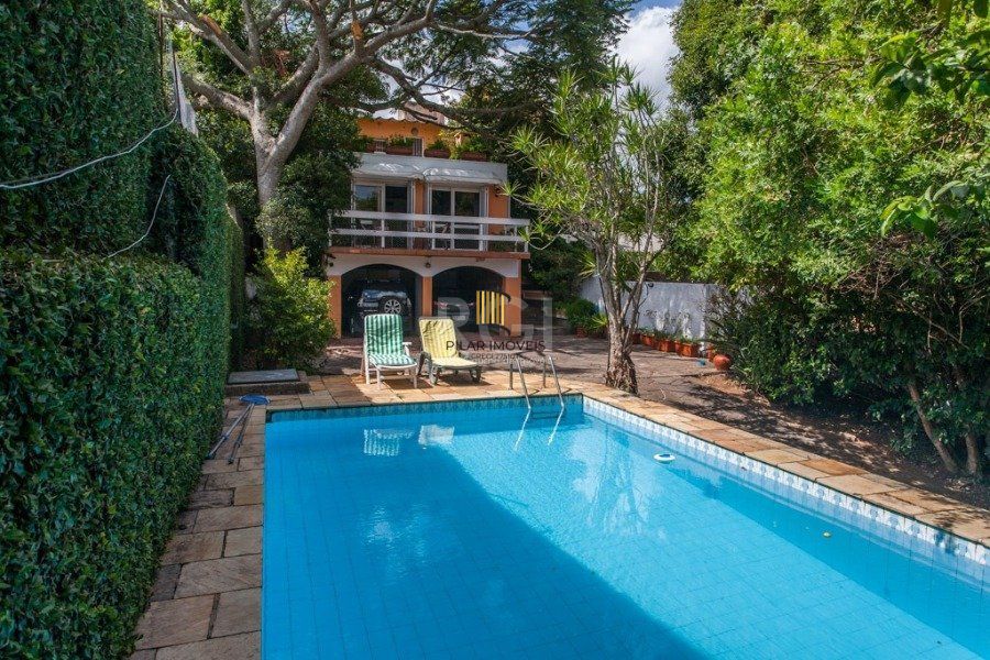 Casa para Venda - 400m², 3 dormitórios, sendo 1 suites, 5 vagas - Cristal