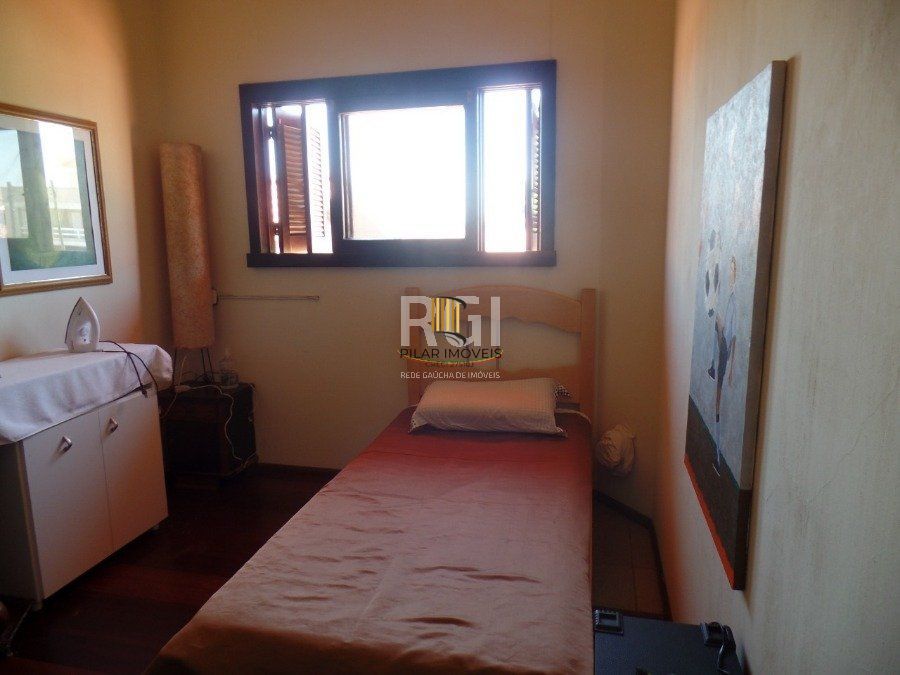 Casa para Venda - 180m², 3 dormitórios, sendo 1 suites, 2 vagas - Zona Nova