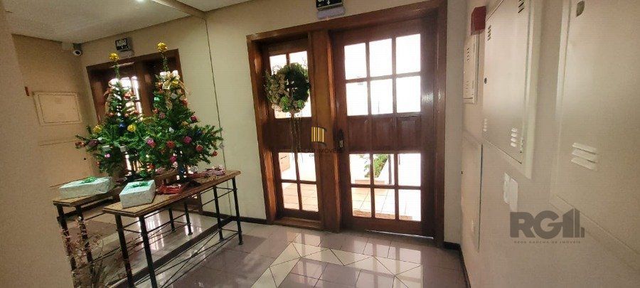 Apartamento de 2 dormitórios grande com suite, sacada fechada com churrasqueira, elevador, garagem, no Bairro São João / Higienópolis