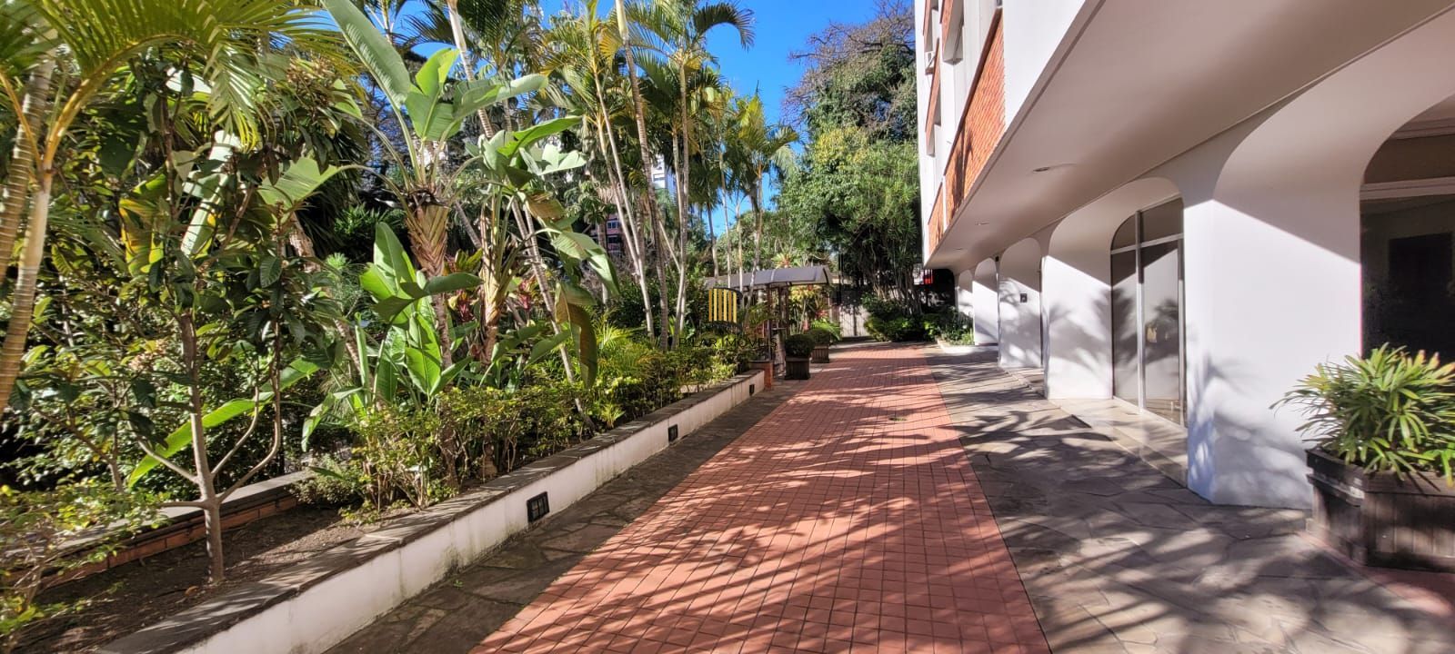 VENDA APARTAMENTO 3 DORMITÓRIOS, SUITE, GARAGEM, ELEVADOR, VISTA, EXCELENTE ORIENTAÇÃO SOLAR, BAIRRO RIO BRANCO JUNTO AO BOM FIM