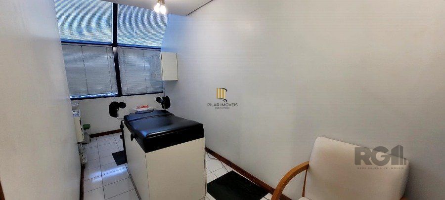 SALA AMPLA COM 73M² PRIVATIVOS, CENTRO PORTO ALEGRE, GARAGEM, ELEVADOR