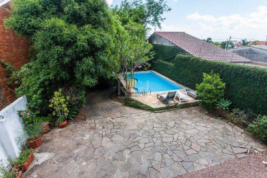 Casa para Venda - 400m², 3 dormitórios, sendo 1 suites, 5 vagas - Cristal