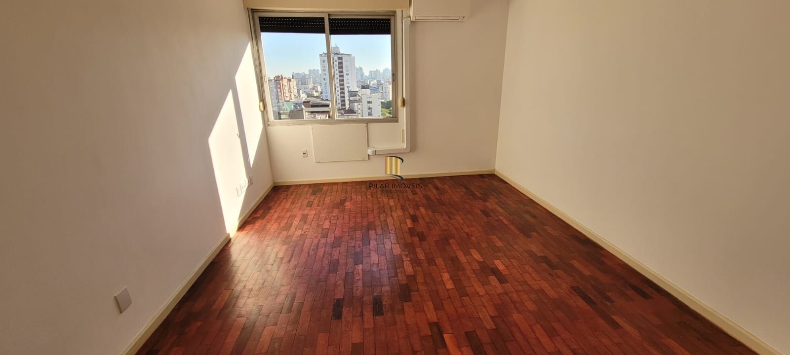 VENDA APARTAMENTO 3 DORMITÓRIOS, SUITE, GARAGEM, ELEVADOR, VISTA, EXCELENTE ORIENTAÇÃO SOLAR, BAIRRO RIO BRANCO JUNTO AO BOM FIM