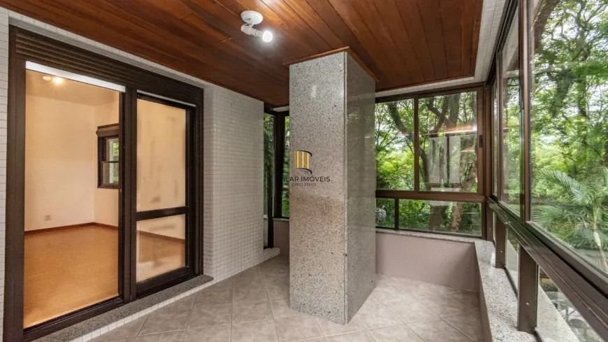VENDA apartamento de 3 dormitórios, no bairro Moinhos de Vento, com 158 m² de área privativa
