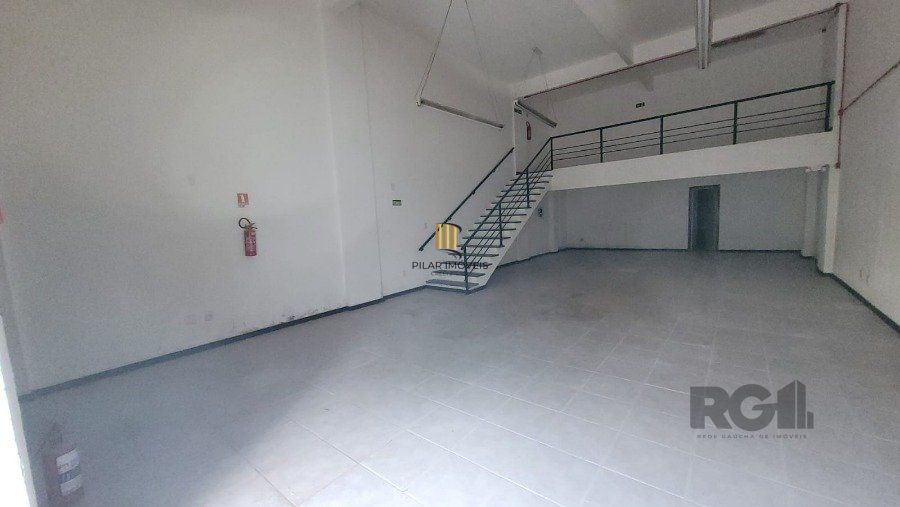 Loja a Venda na Rua Félix da Cunha, com 150m², Moinhos de Vento, entre a Av Cristóvão e Rua  Marques do Pombal, com amplo salão