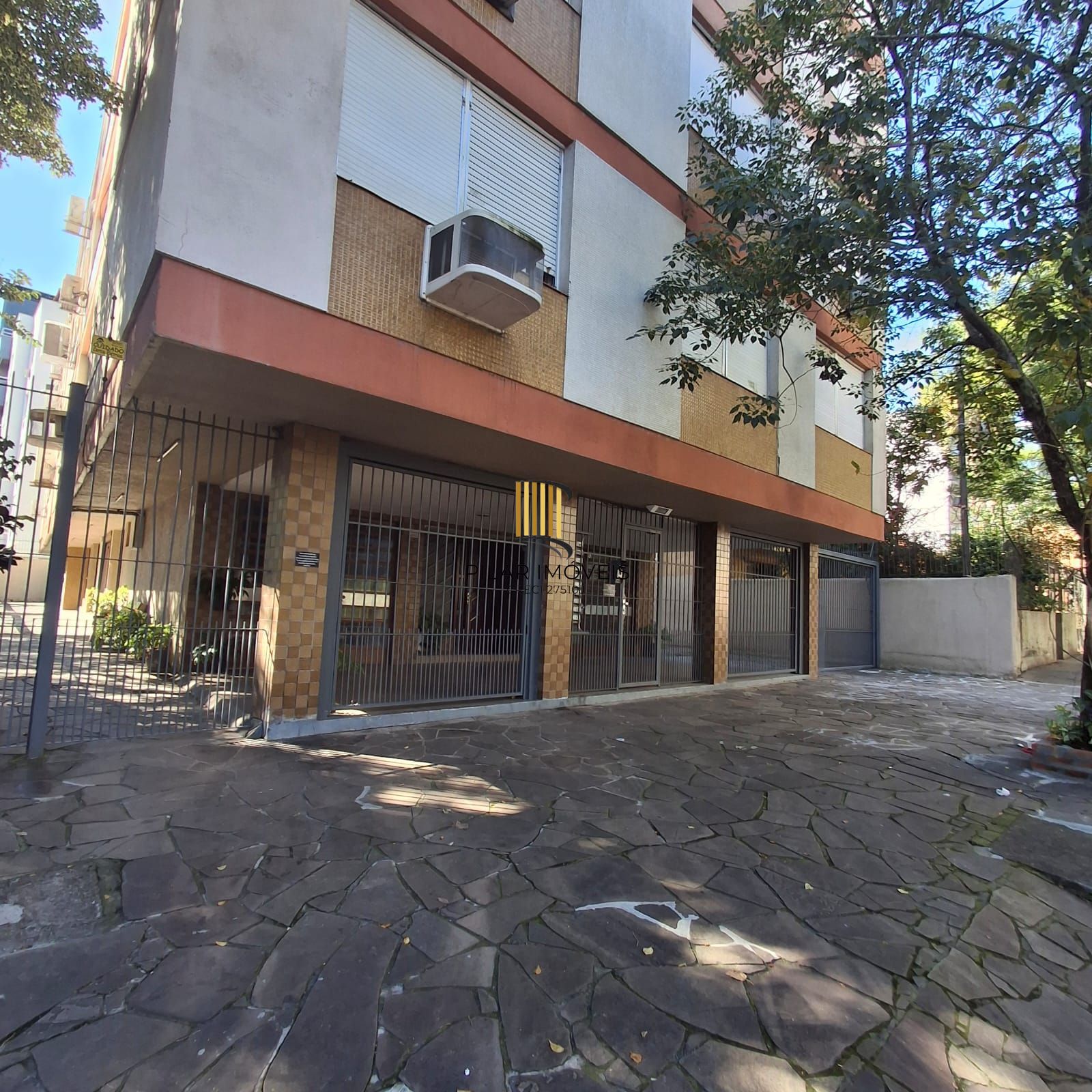 Amplo apartamento de 3 dormitórios próximo ao Zaffari Cabral, Parcão, Colegio Leonardo da Vinci