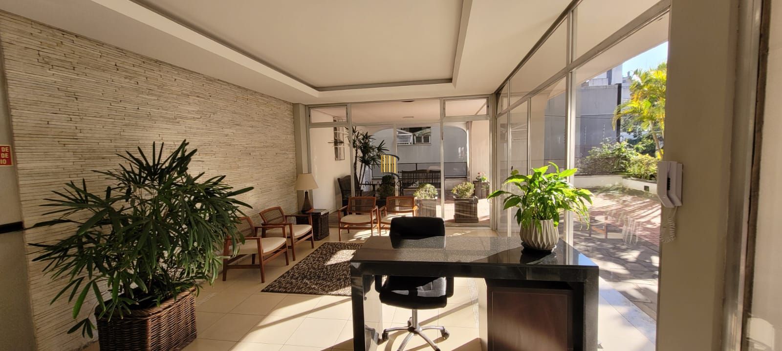 VENDA APARTAMENTO 3 DORMITÓRIOS, SUITE, GARAGEM, ELEVADOR, VISTA, EXCELENTE ORIENTAÇÃO SOLAR, BAIRRO RIO BRANCO JUNTO AO BOM FIM