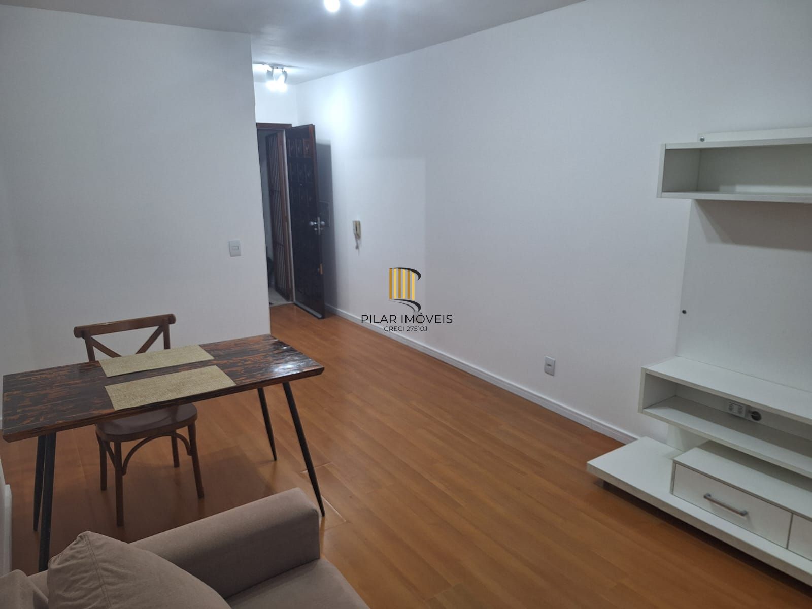 Excelente apto. de frente com 48m2 de área privativa, no bairro Santa Cecilia, com 01 amplo dormitorio