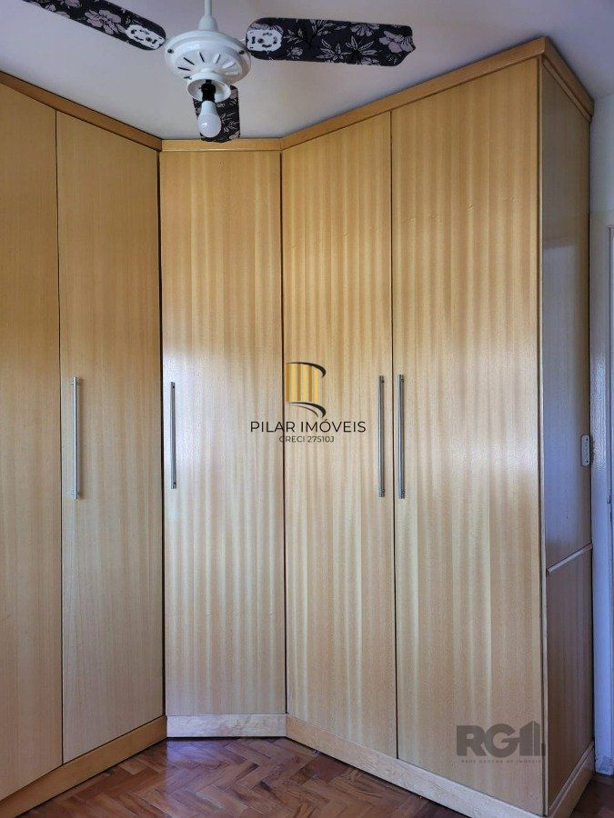 Apartamento 2 dormitórios com vaga no Bairro Cristal.