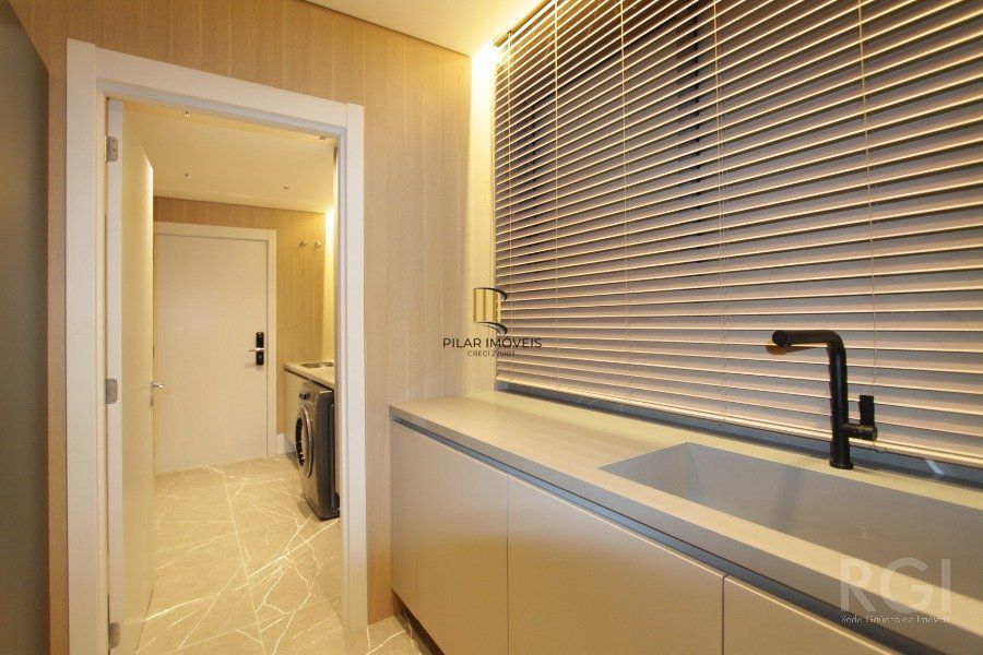 Apartamento para Venda - 230m², 3 dormitórios, sendo 3 suites, 3 vagas - Petrópolis