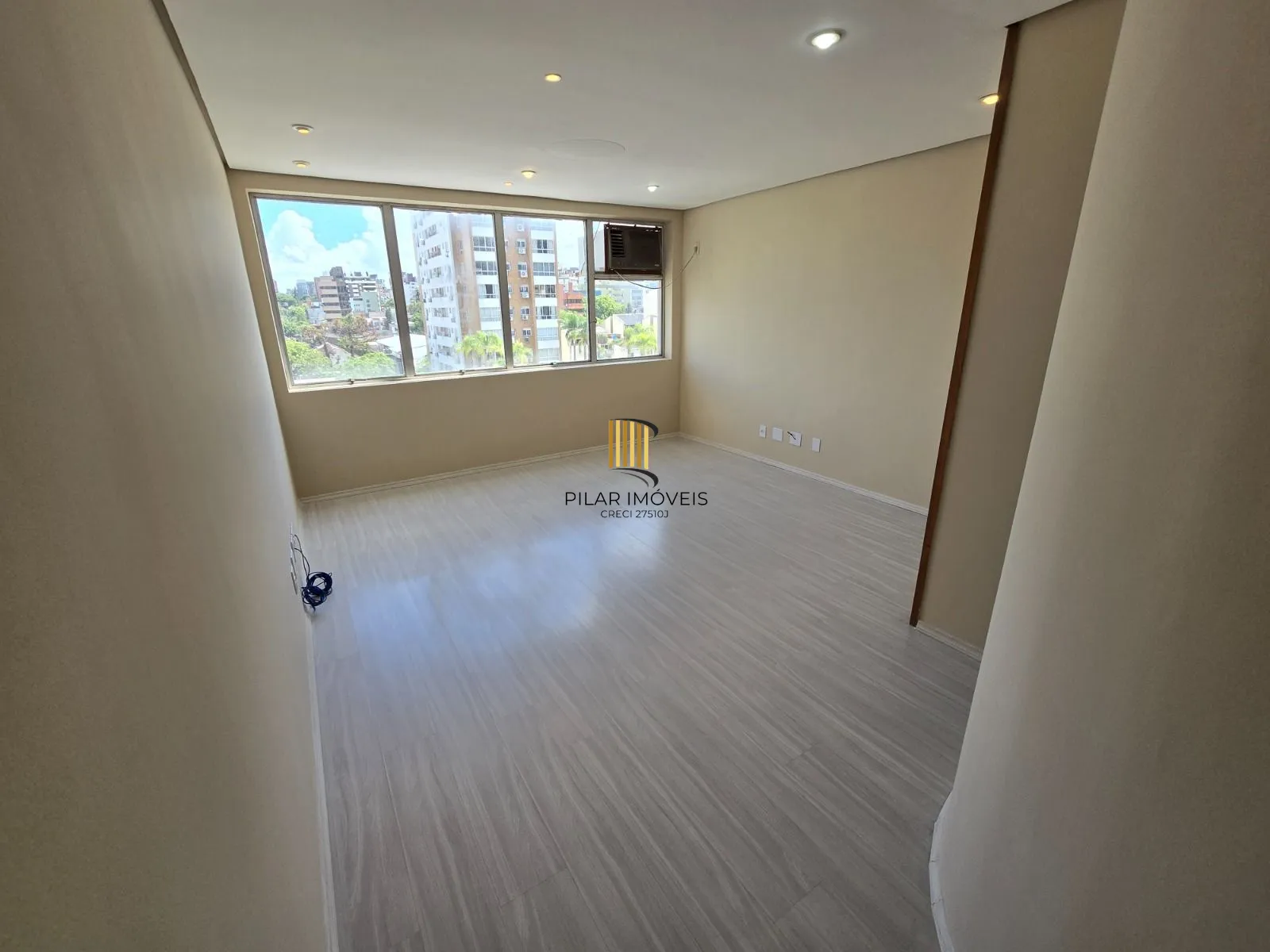 Conj/sala coml.48,09 m2 priv.rua Fabricio Pilar,Mont'Serrat.R$162 mil