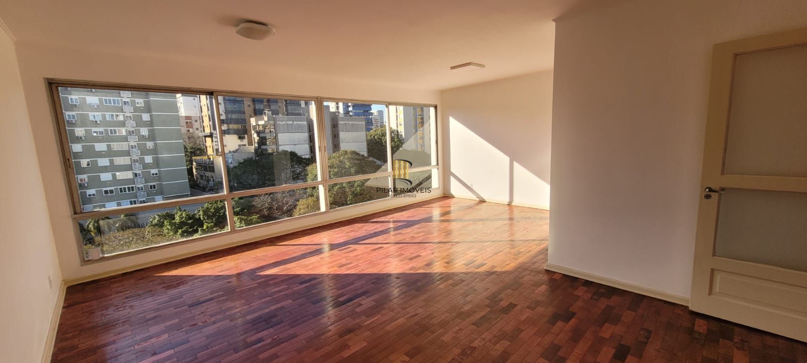 VENDA APARTAMENTO 3 DORMITÓRIOS, SUITE, GARAGEM, ELEVADOR, VISTA, EXCELENTE ORIENTAÇÃO SOLAR, BAIRRO RIO BRANCO JUNTO AO BOM FIM