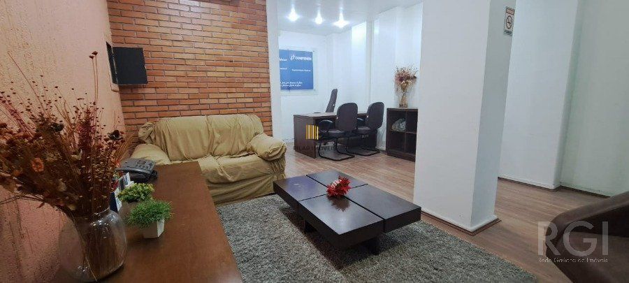 SALA COM 44,63M2 COM MEZANINO NA GOETH