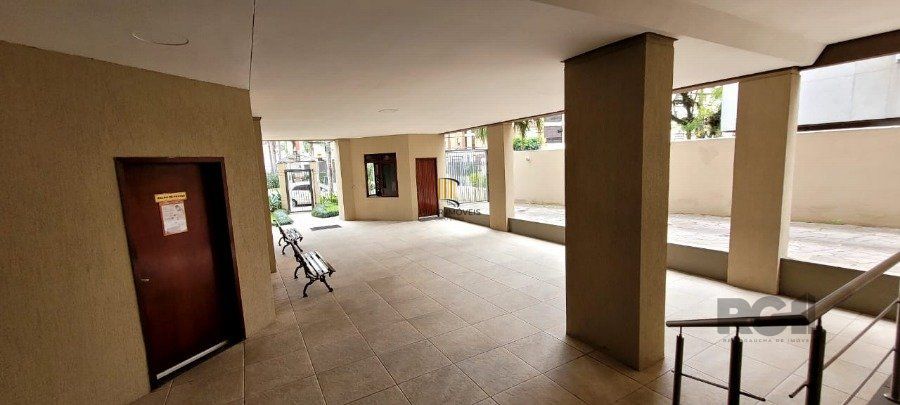 Apartamento a venda 2 dormitórios com churrasqueira, 1 suite, elevador e garagem,  bairro Santana, Porto Alegre RS