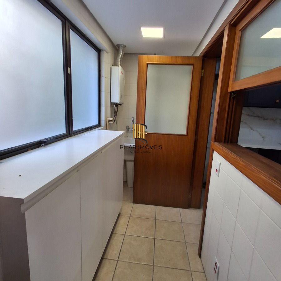 VENDA apartamento de 3 dormitórios, no bairro Moinhos de Vento, com 158 m² de área privativa