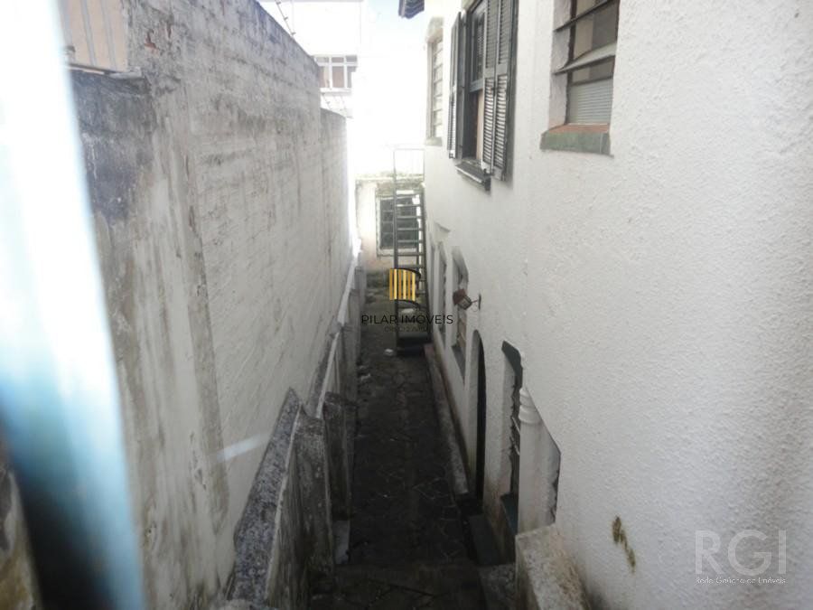 Casa para Venda - 250m², 4 dormitórios, sendo 1 suites, 2 vagas - Petrópolis