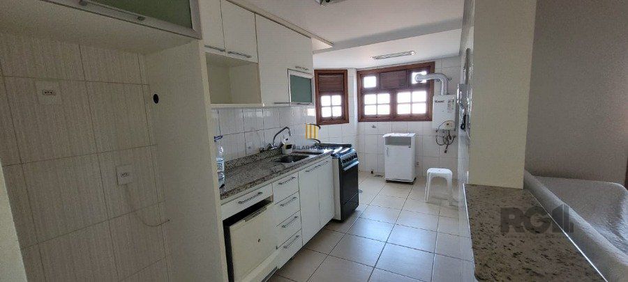 Apartamento de 2 dormitórios grande com suite, sacada fechada com churrasqueira, elevador, garagem, no Bairro São João / Higienópolis