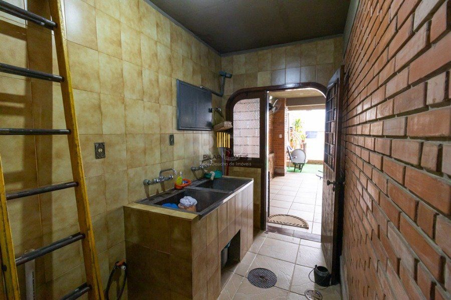 Casa para Venda - 500m², 4 dormitórios, sendo 1 suites, 5 vagas - Boa Vista