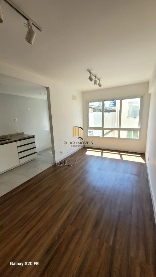 Apartamento de 1 quarto,  currasqueira, suíte e uma vaga de garagem no bairro Santa Cecilia  junto ao Bom Fim em Porto Alegre.