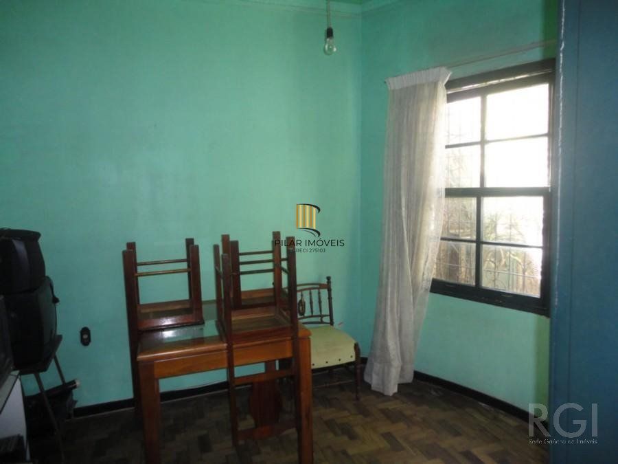 Casa para Venda - 250m², 4 dormitórios, sendo 1 suites, 2 vagas - Petrópolis