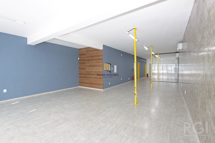 PRÉDIO COMERCIAL PARA SEDE DE EMPRESA COM  400 m²  na AVENIDA BAHIA, SÃO GERALDO,  JUNTO AO RESTAURANTE  KONKA Porto Alegre