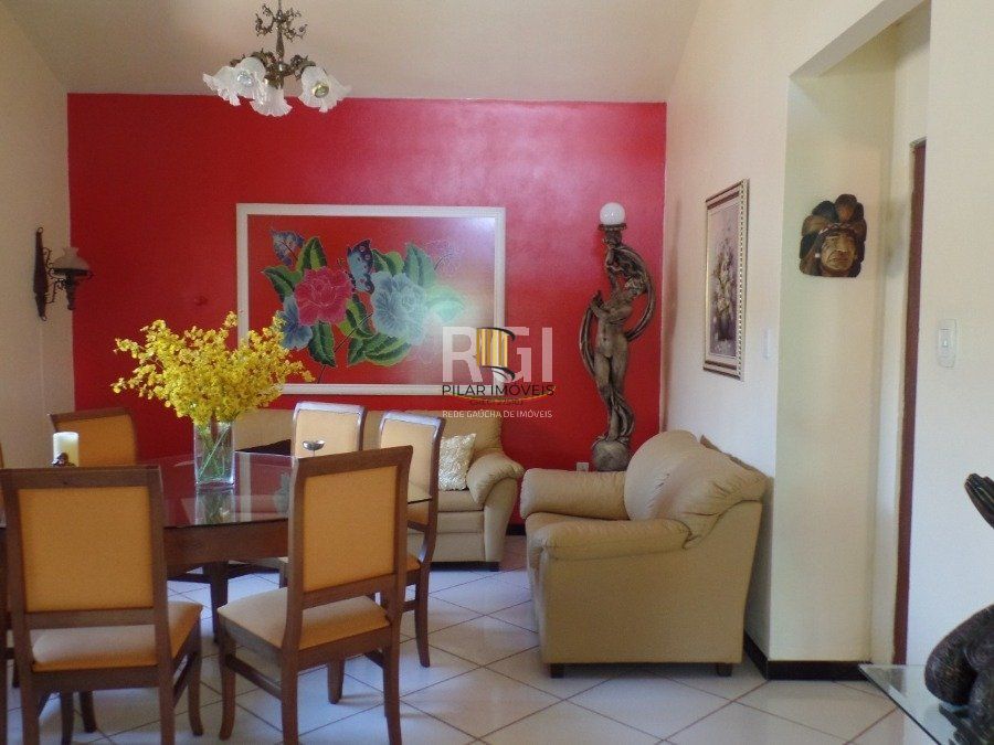 Casa para Venda - 180m², 3 dormitórios, sendo 1 suites, 2 vagas - Zona Nova