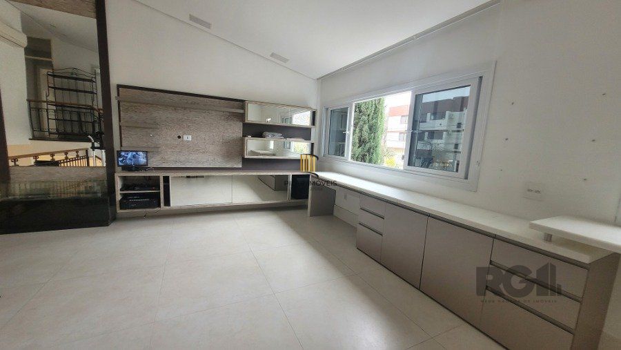 Venda, casa com 3 dormitórios, sendo 2 suítes, piscina, opção para 4º dormitório, 4 vagas, na Chácara das pedras, Porto Alegre RS