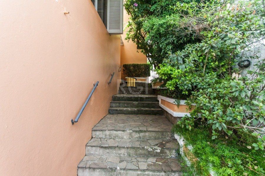Casa para Venda - 400m², 3 dormitórios, sendo 1 suites, 5 vagas - Cristal