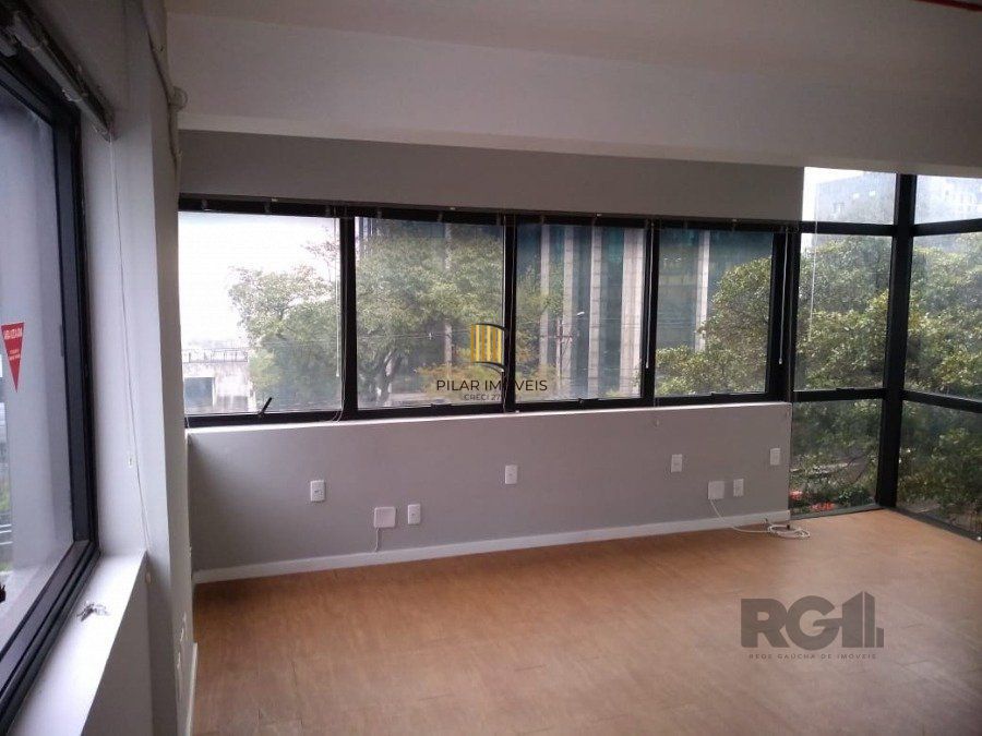 Sala comercial na Av Carlos Gomes, 39m², garagem, portaria