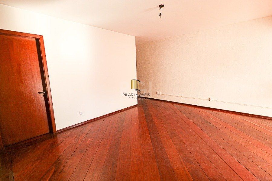 Excelente apartamento de 3 dormitórios , uma suíte , próximo ao Grêmio Náutico União de Petrópolis,