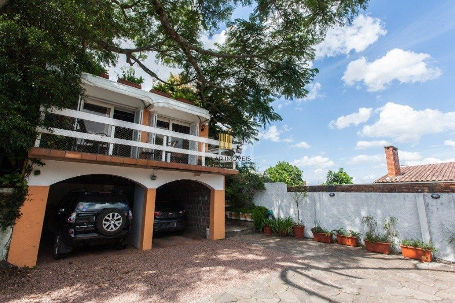 Casa para Venda - 400m², 3 dormitórios, sendo 1 suites, 5 vagas - Cristal