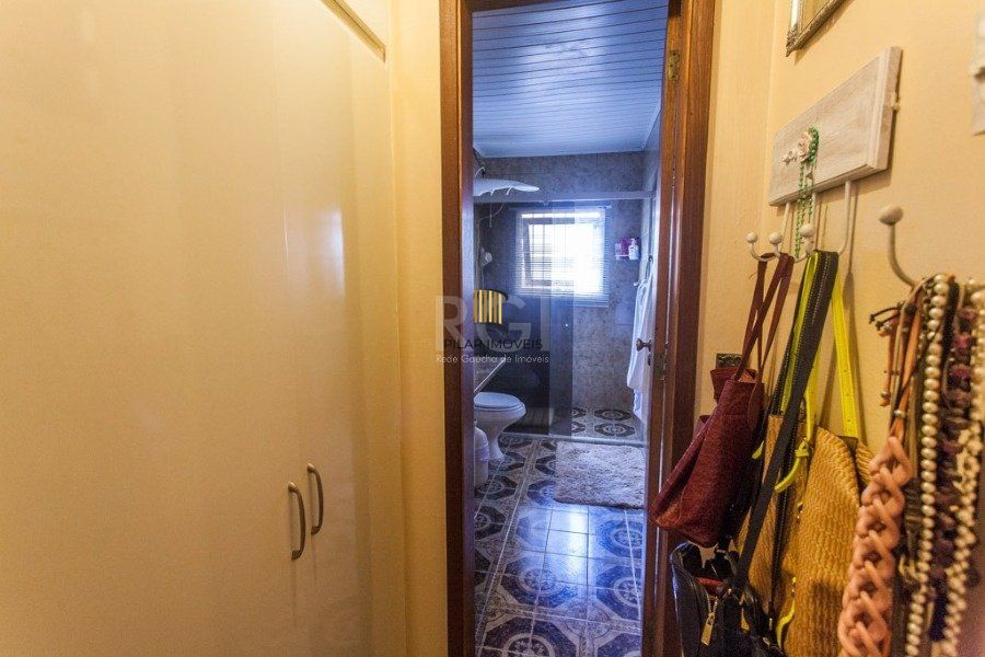Casa para Venda - 400m², 3 dormitórios, sendo 1 suites, 5 vagas - Cristal