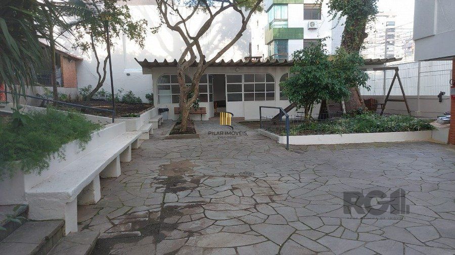 Apartamento a venda de 2 dormitórios na Rua Santa Cecilia Porto Alegre