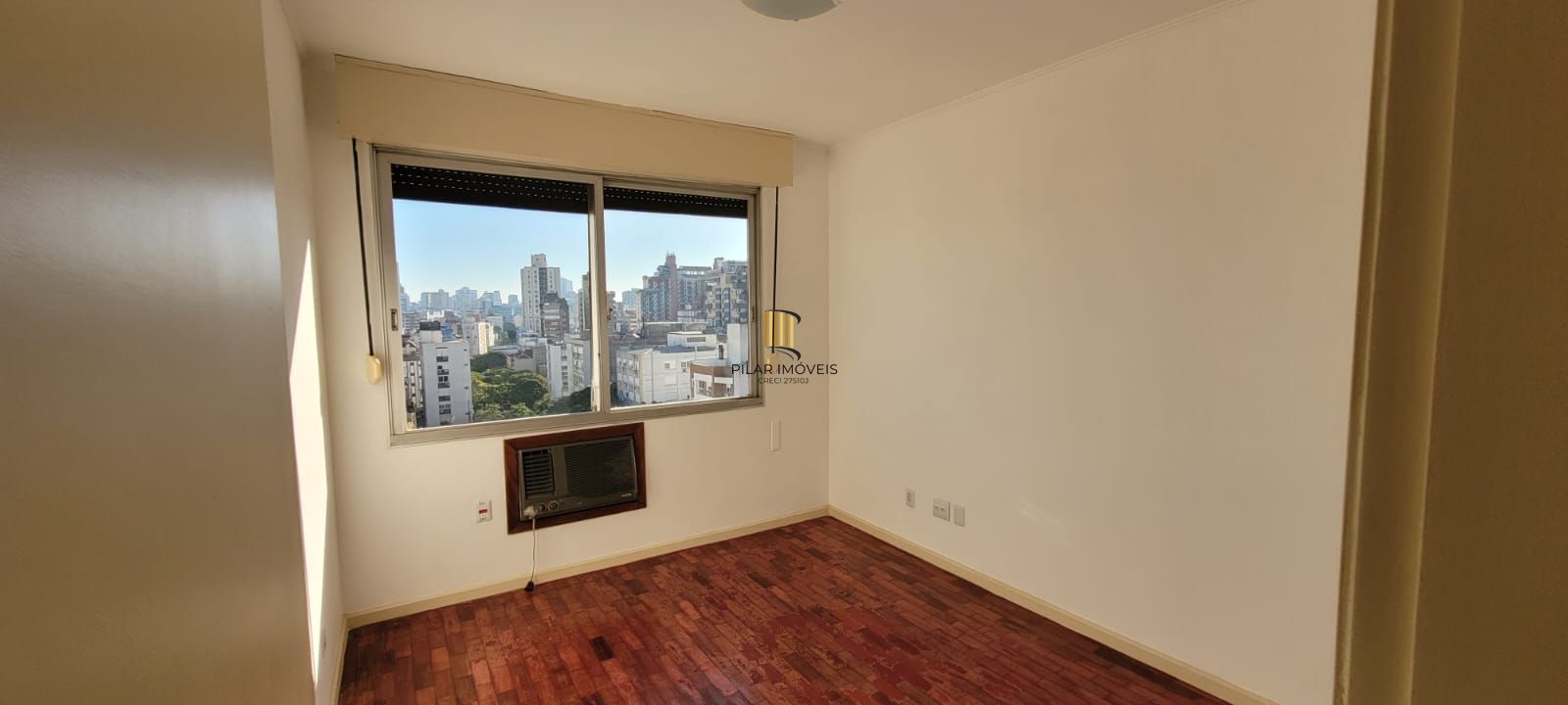 VENDA APARTAMENTO 3 DORMITÓRIOS, SUITE, GARAGEM, ELEVADOR, VISTA, EXCELENTE ORIENTAÇÃO SOLAR, BAIRRO RIO BRANCO JUNTO AO BOM FIM