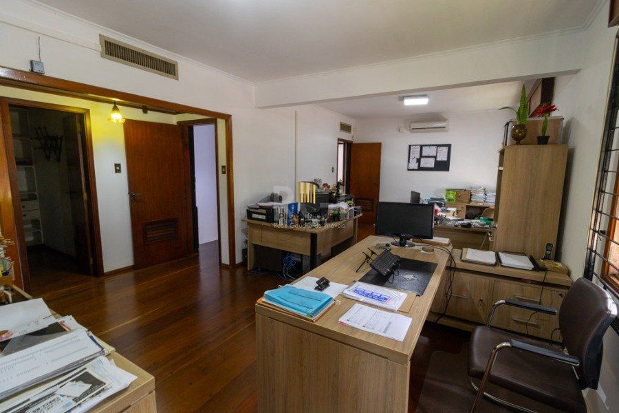 Casa para Venda - 500m², 4 dormitórios, sendo 1 suites, 5 vagas - Boa Vista