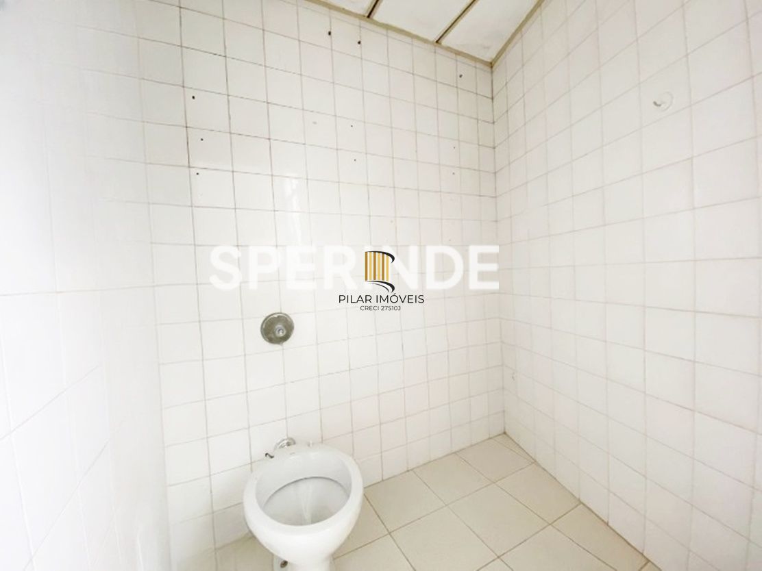 Ótimo apartamento de 02 dormitórios, área de serviço com banheiro auxiliar e 01 vaga de garagem no bairro Boa Vista