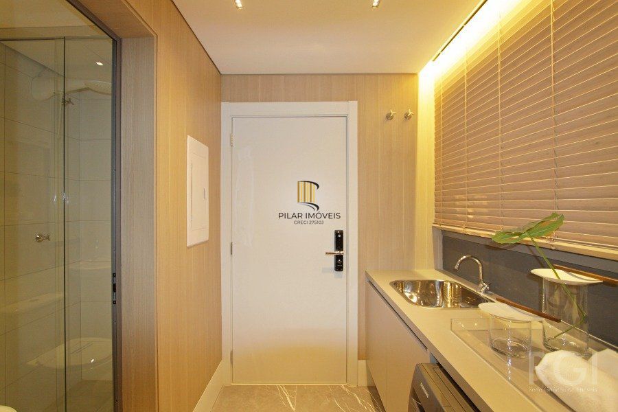 Apartamento para Venda - 230m², 3 dormitórios, sendo 3 suites, 3 vagas - Petrópolis