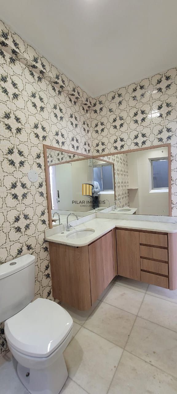 Venda apartamento totalmente reformado, 3 dormitórios living amplo, ótima iluminação, lareira ecológica, centro histórico