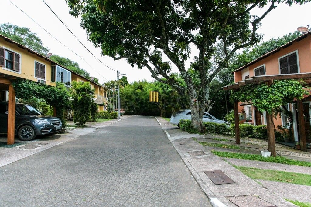 Casa de Condomínio 3 dormitórios no bairro Lomba do Pinheiro