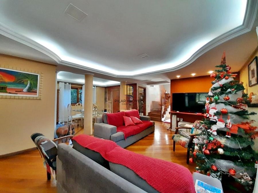 Casa 5 dormitórios no bairro Vila Nova