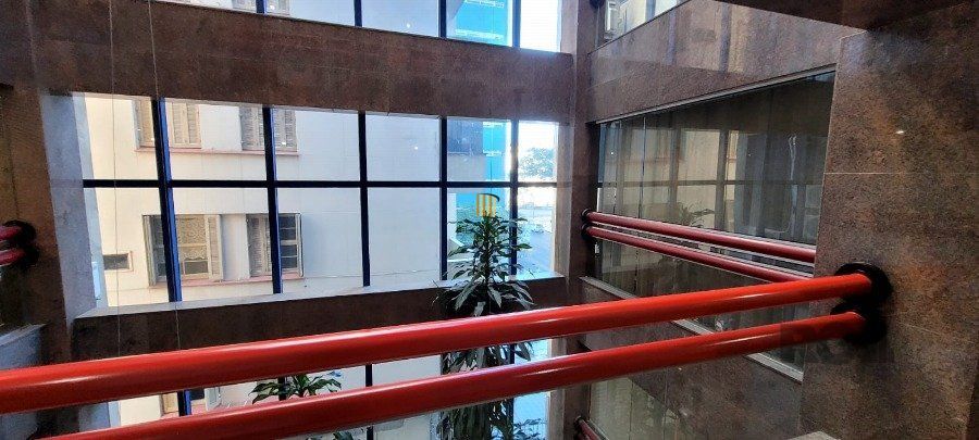 SALA AMPLA COM 73M² PRIVATIVOS, CENTRO PORTO ALEGRE, GARAGEM, ELEVADOR