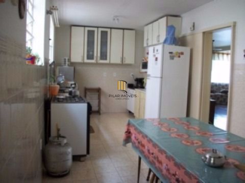 Casa 3 dormitórios no bairro Jardim do Salso