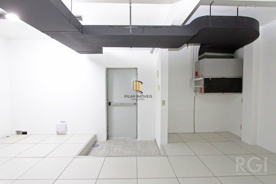 PRÉDIO COMERCIAL PARA SEDE DE EMPRESA COM  400 m²  na AVENIDA BAHIA, SÃO GERALDO,  JUNTO AO RESTAURANTE  KONKA Porto Alegre